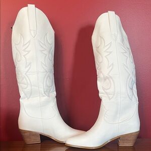New White Western-Style Women's Boots